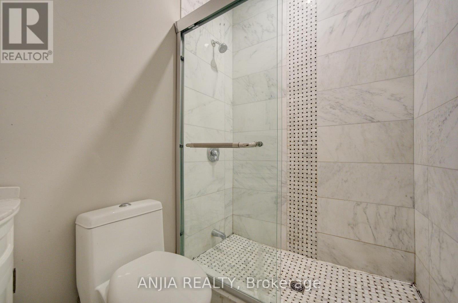 2652 VICTORIA PARK AVENUE - 31