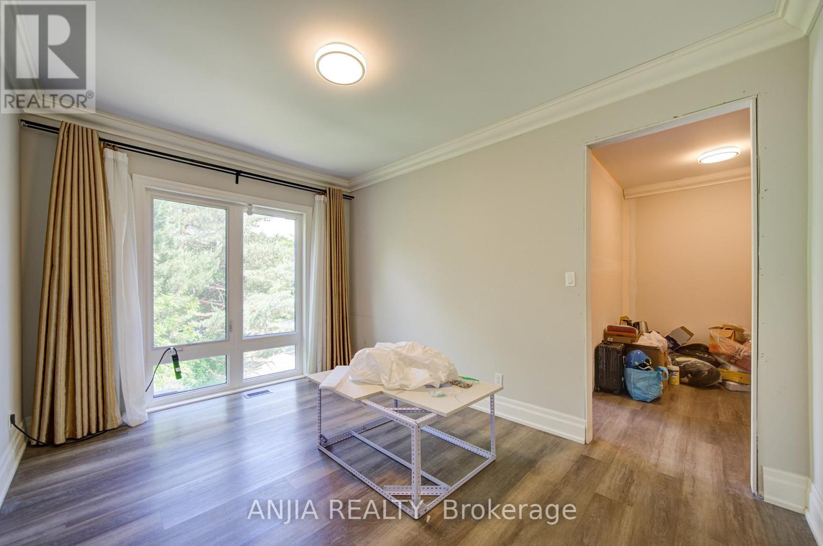 2652 VICTORIA PARK AVENUE - 33