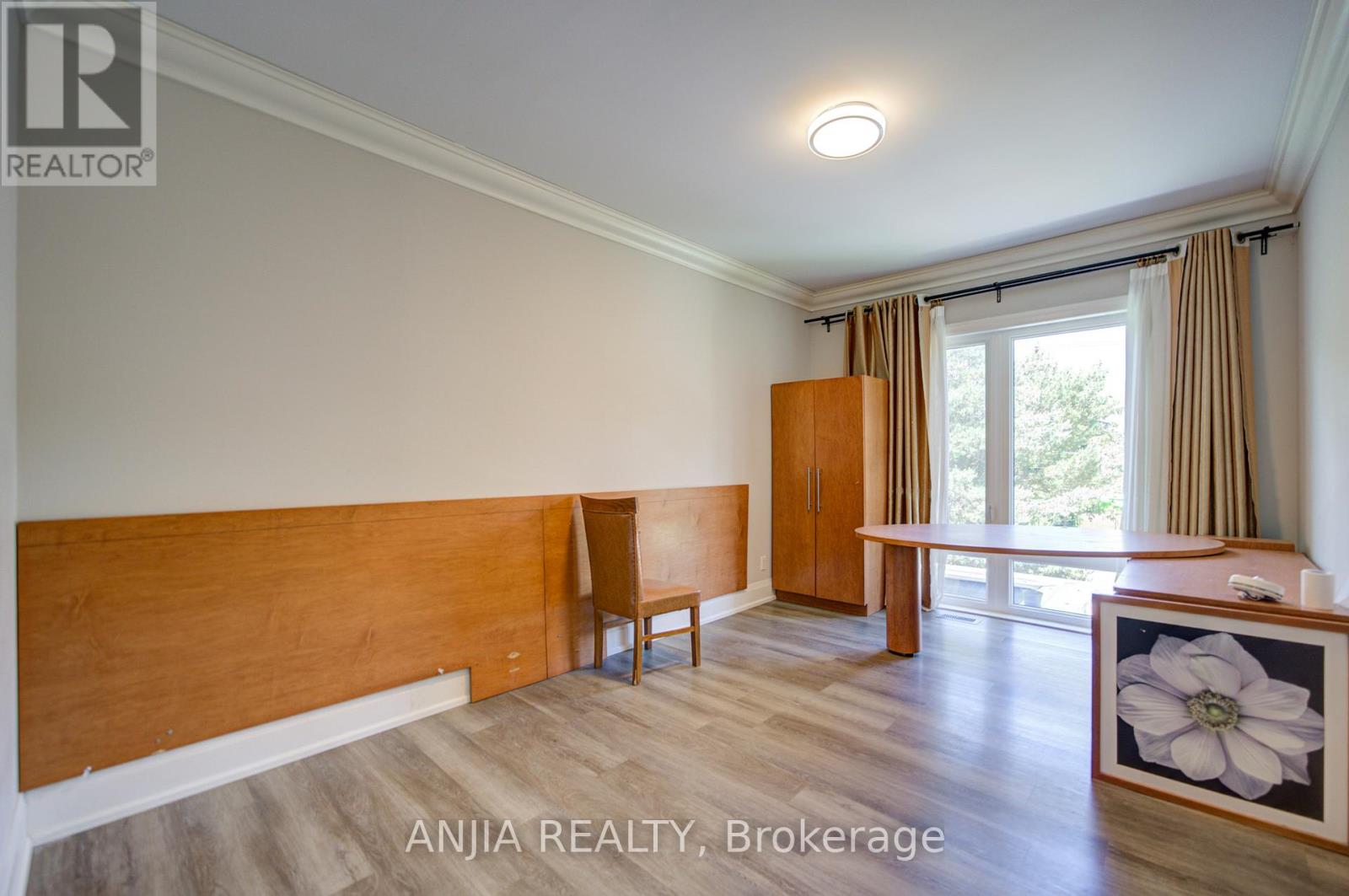2652 VICTORIA PARK AVENUE - 34