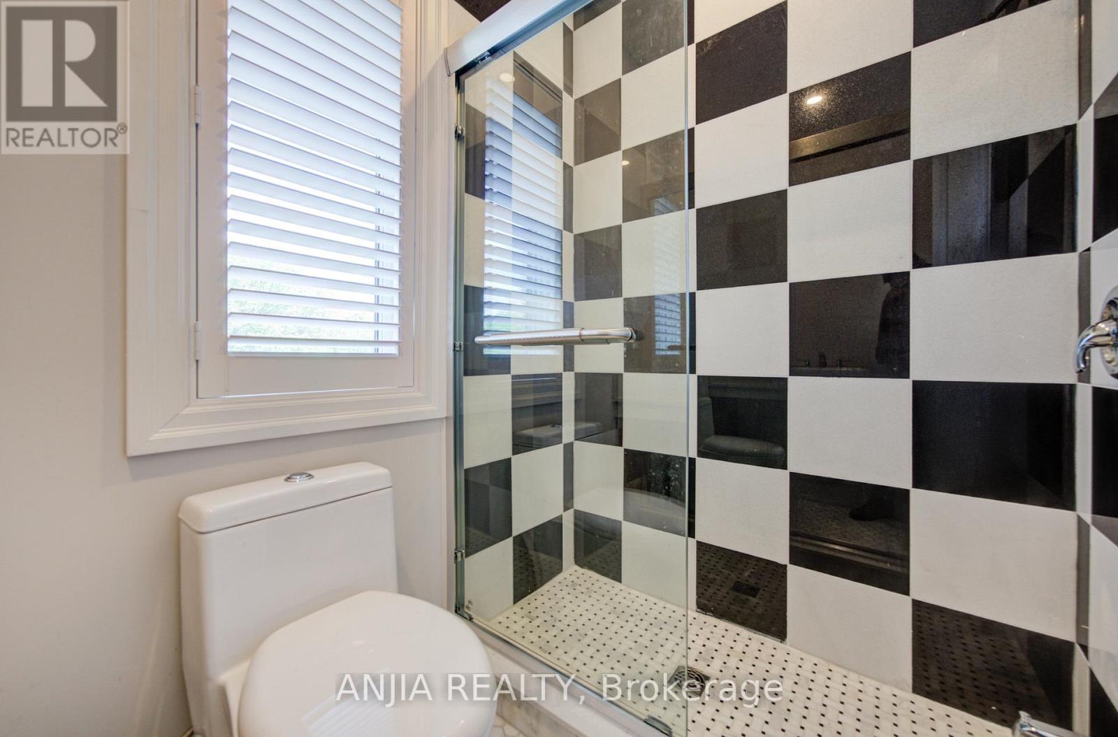 2652 VICTORIA PARK AVENUE - 36
