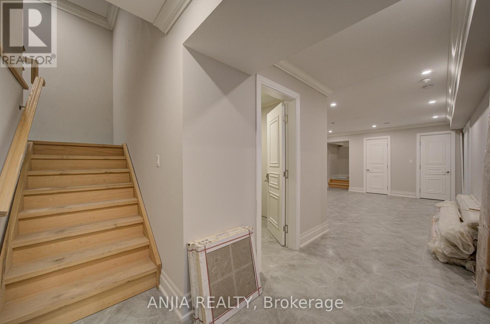 2652 VICTORIA PARK AVENUE - 38