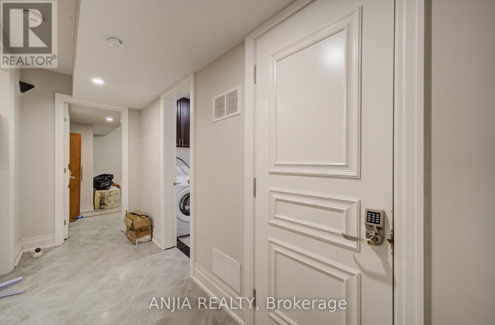 2652 VICTORIA PARK AVENUE - 40