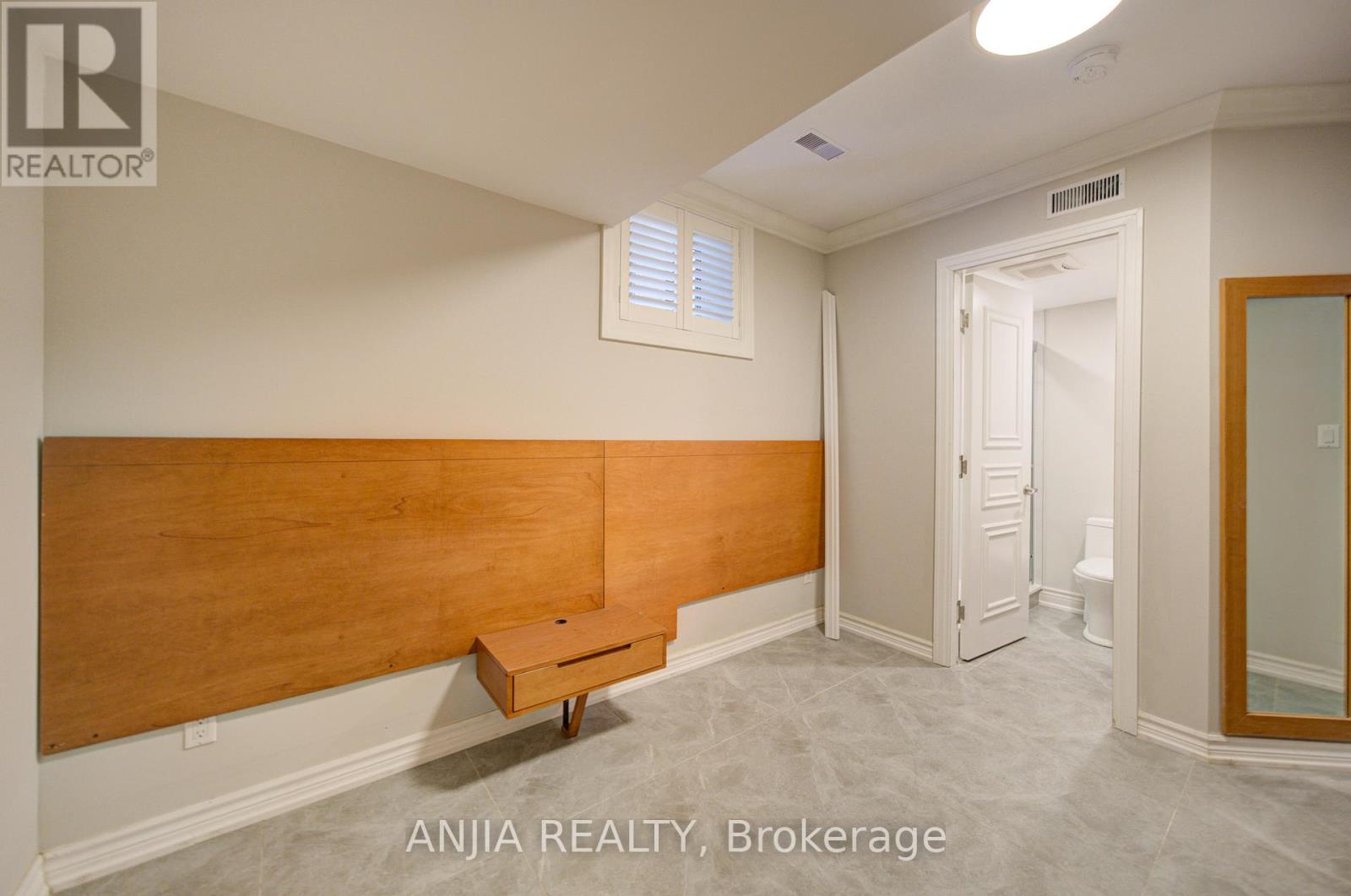 2652 VICTORIA PARK AVENUE - 41