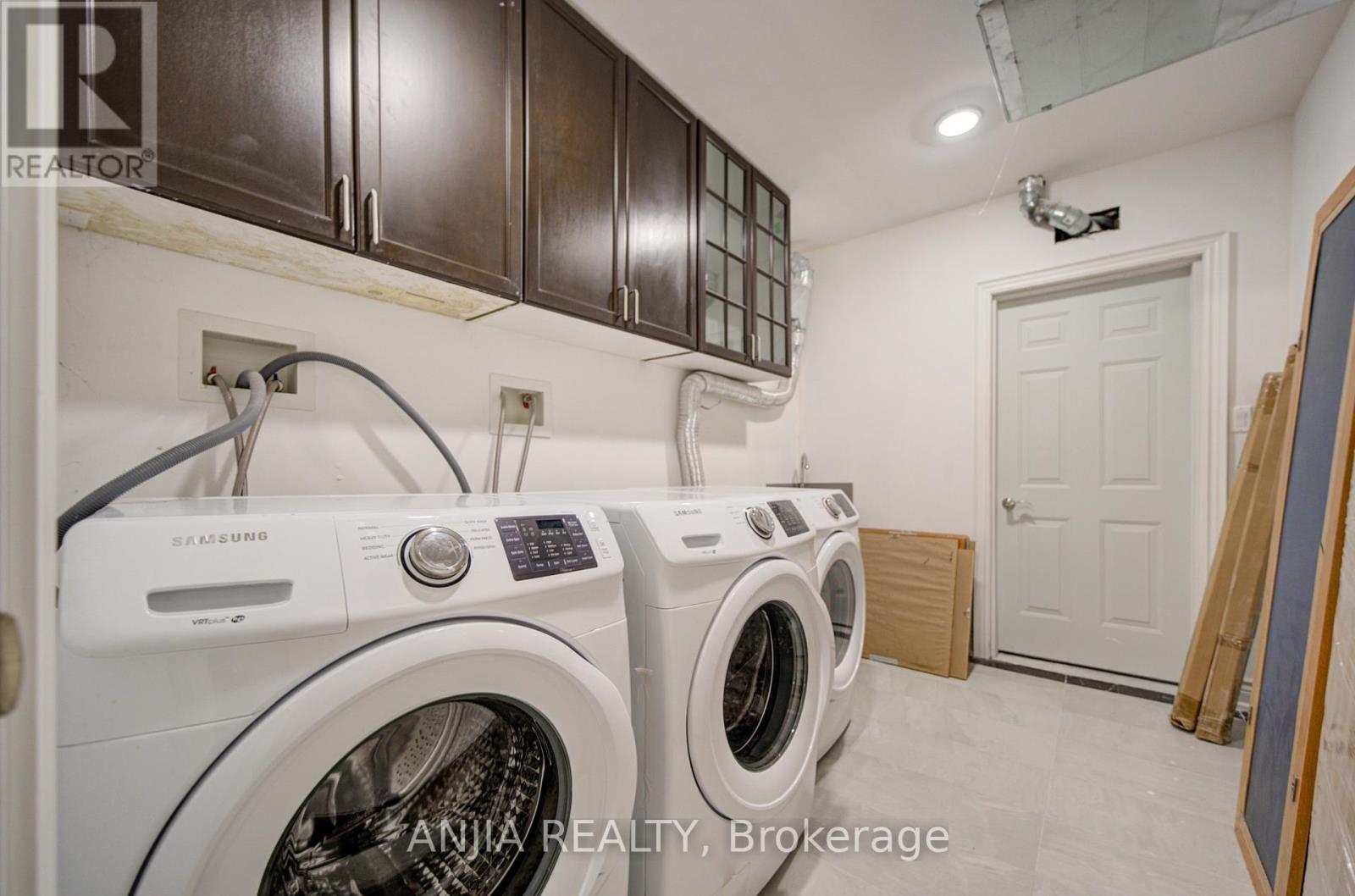 2652 VICTORIA PARK AVENUE - 43