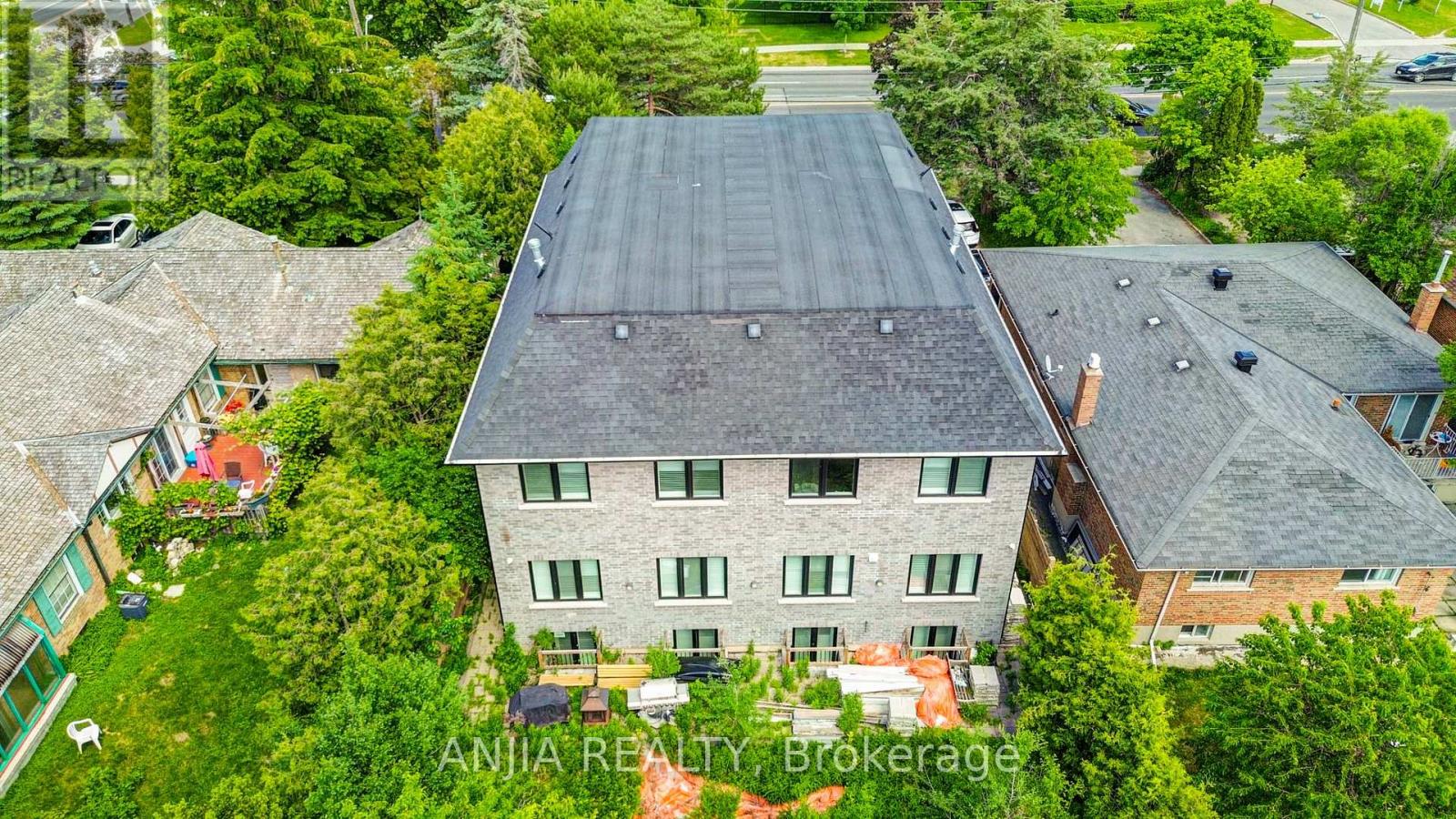 2652 VICTORIA PARK AVENUE - 7