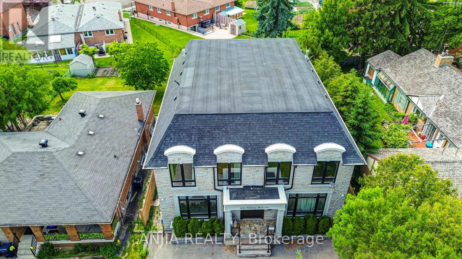 2652 VICTORIA PARK AVENUE - 8