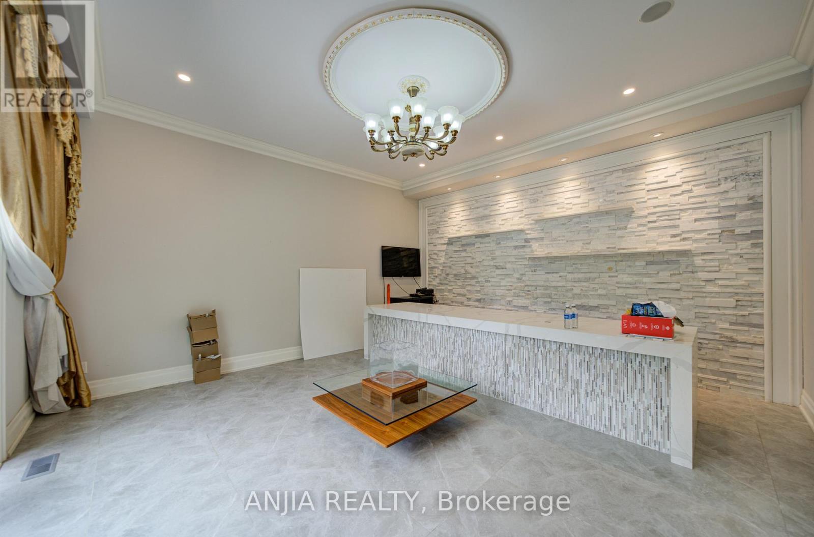 2652 VICTORIA PARK AVENUE - 9