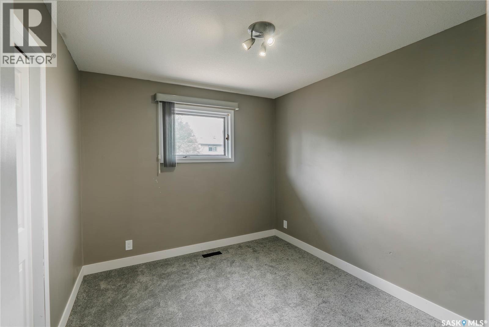 335 Thain CRESCENT — photo 16