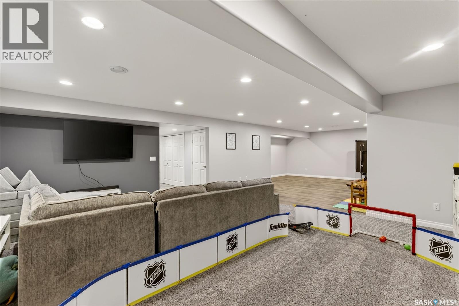 306 Burrows AVENUE E — photo 25