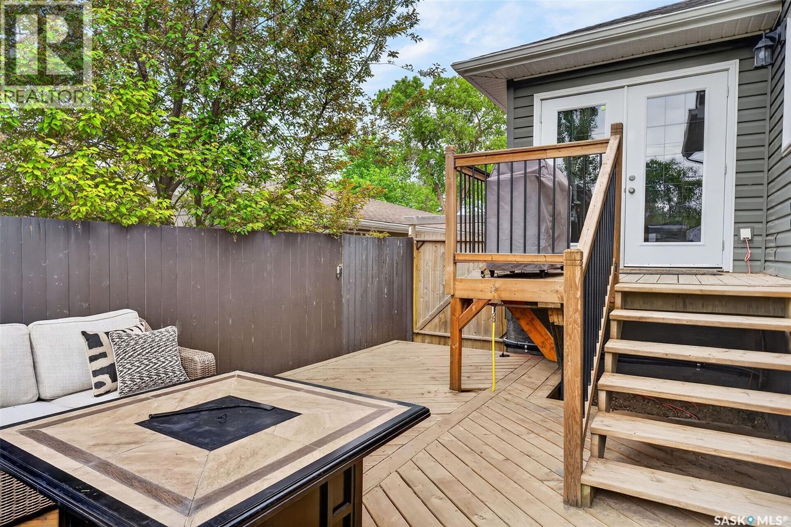 306 Burrows AVENUE E — photo 33