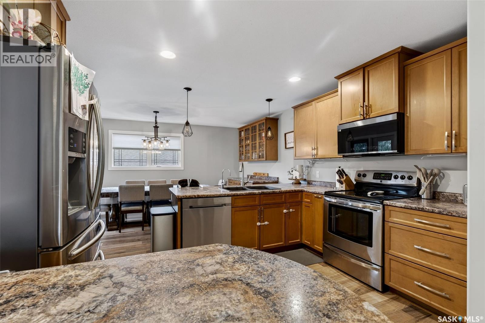 306 Burrows AVENUE E — photo 8