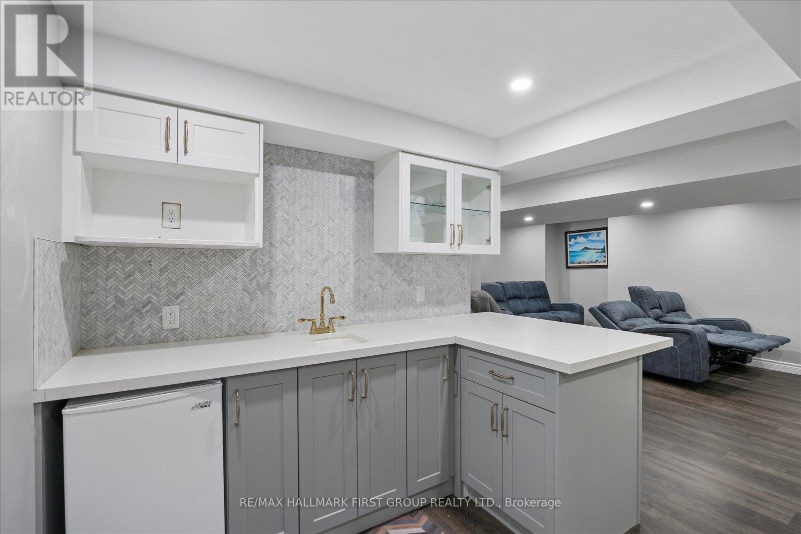 165 NORTHERN DANCER DRIVE - 22
