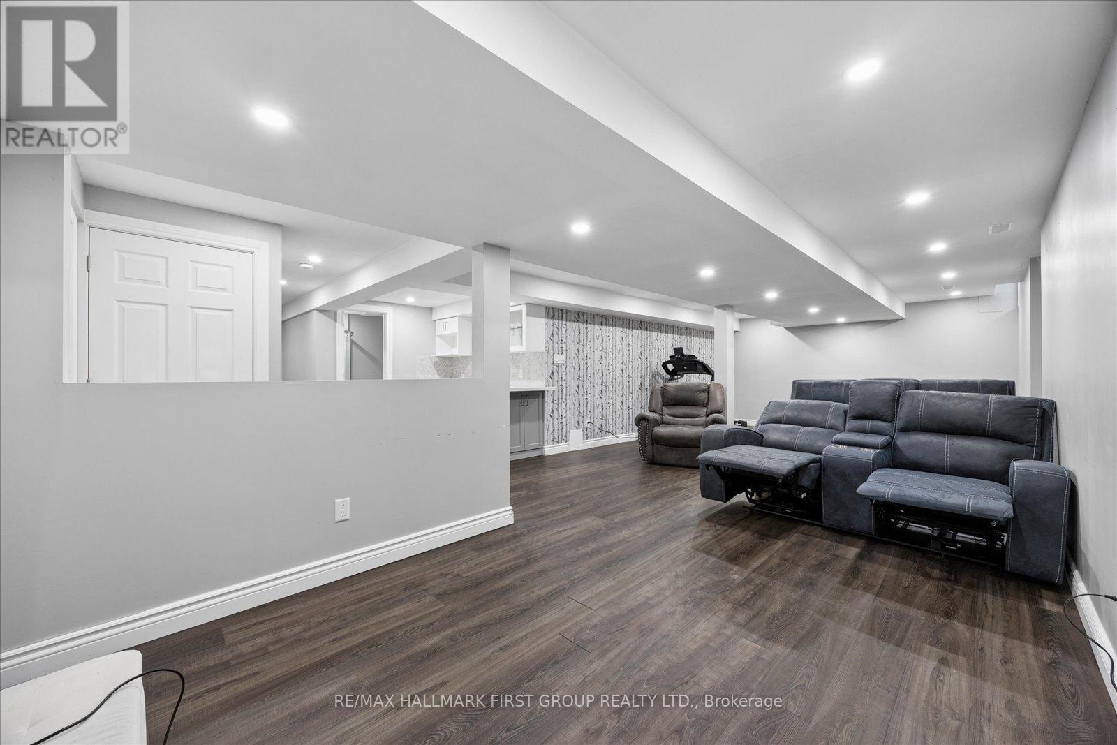 165 NORTHERN DANCER DRIVE - 23