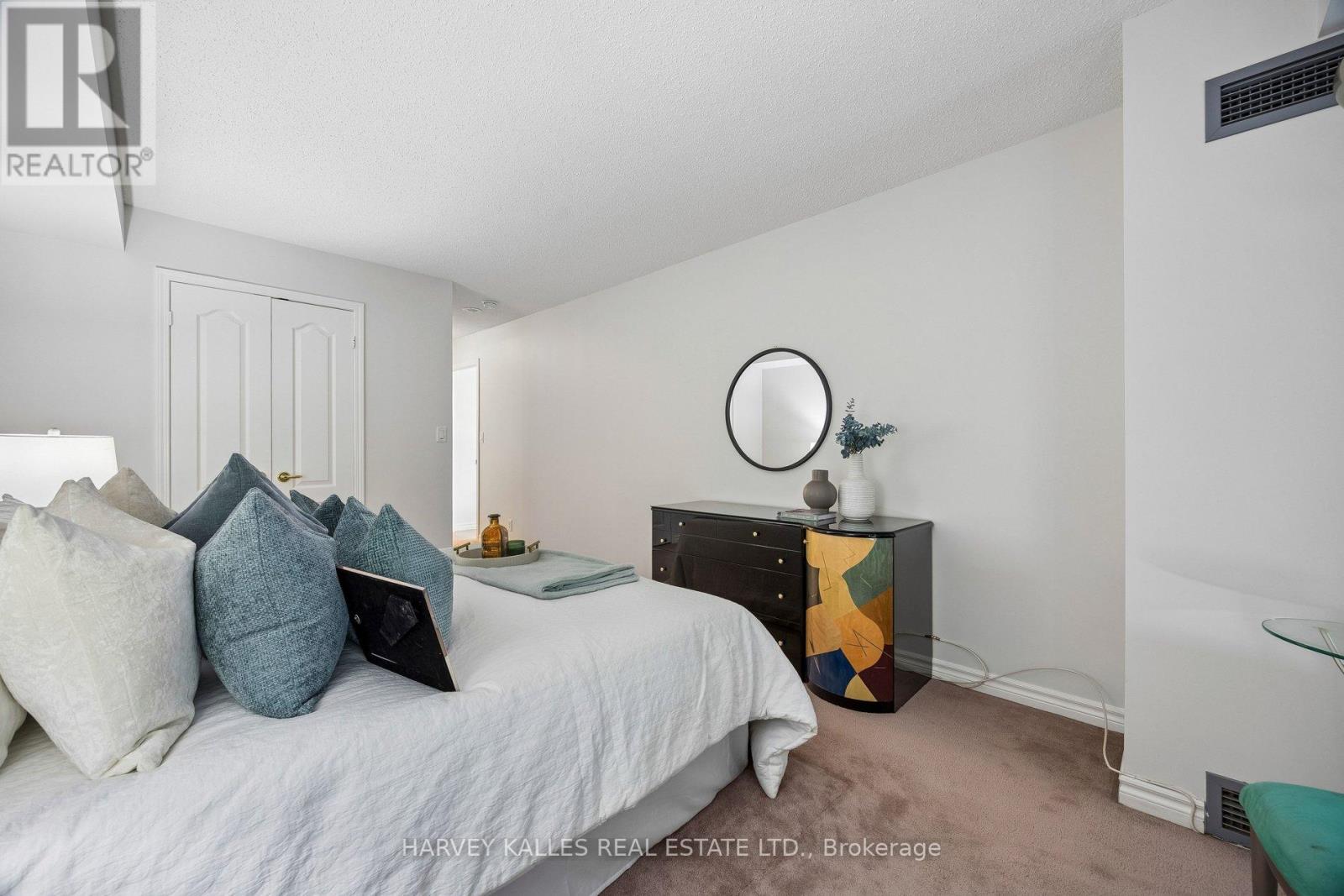 #302 745 NEW WESTMINSTER DRIVE - 23