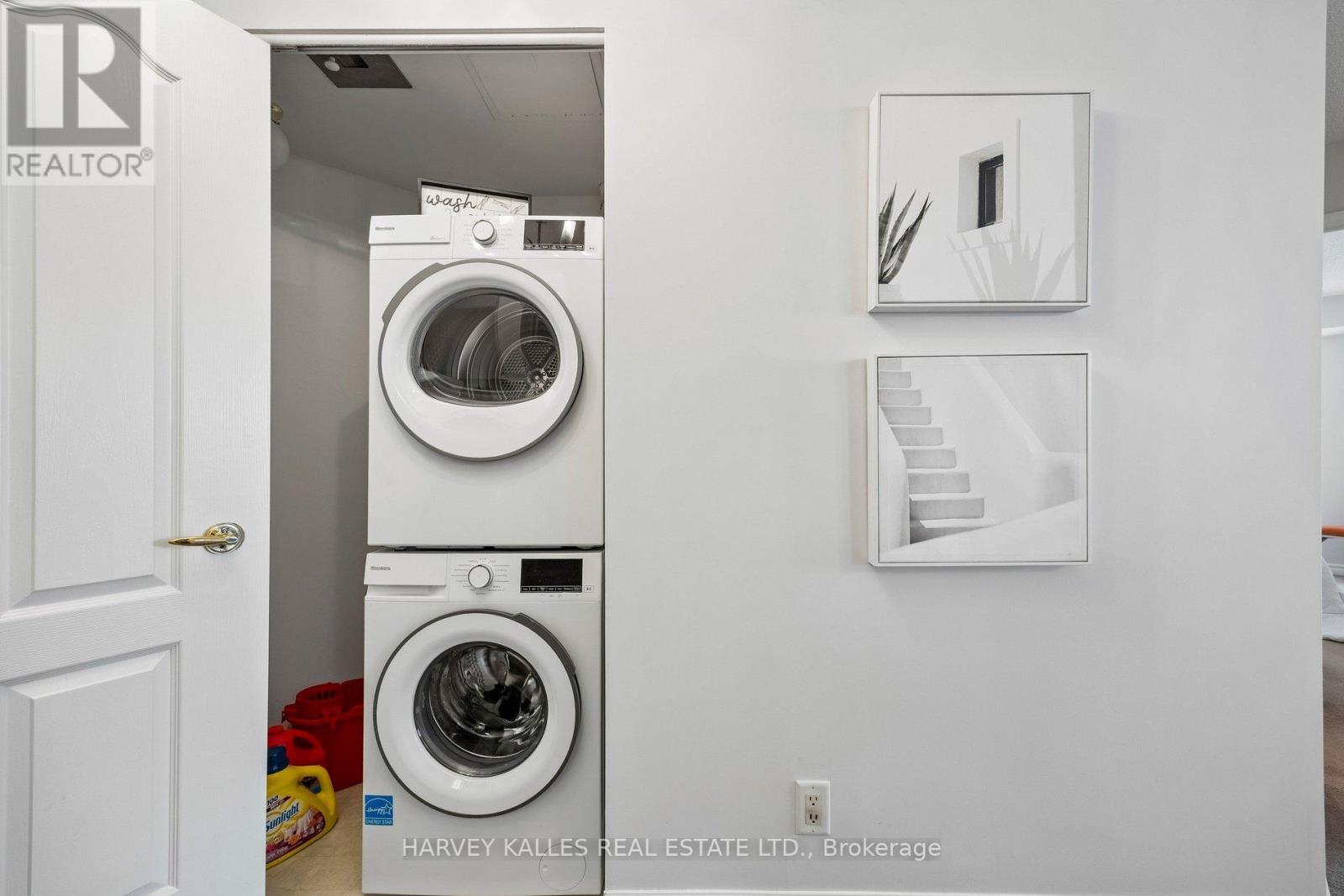 #302 745 NEW WESTMINSTER DRIVE - 32