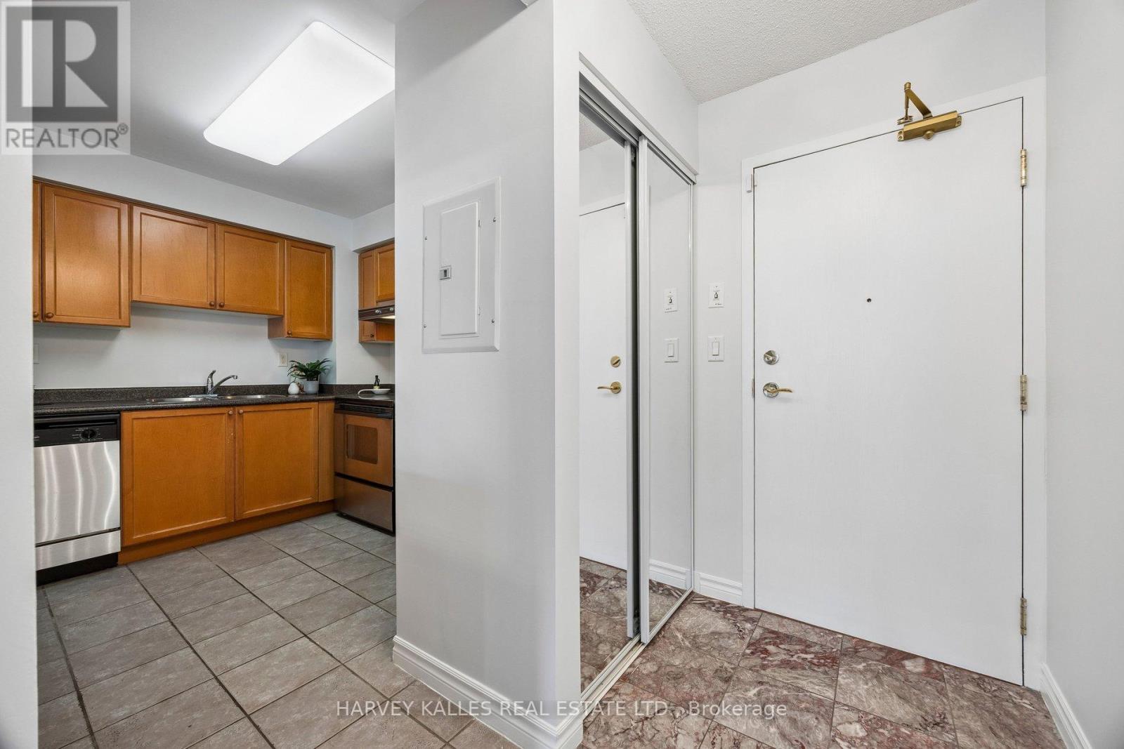 #302 745 NEW WESTMINSTER DRIVE - 7