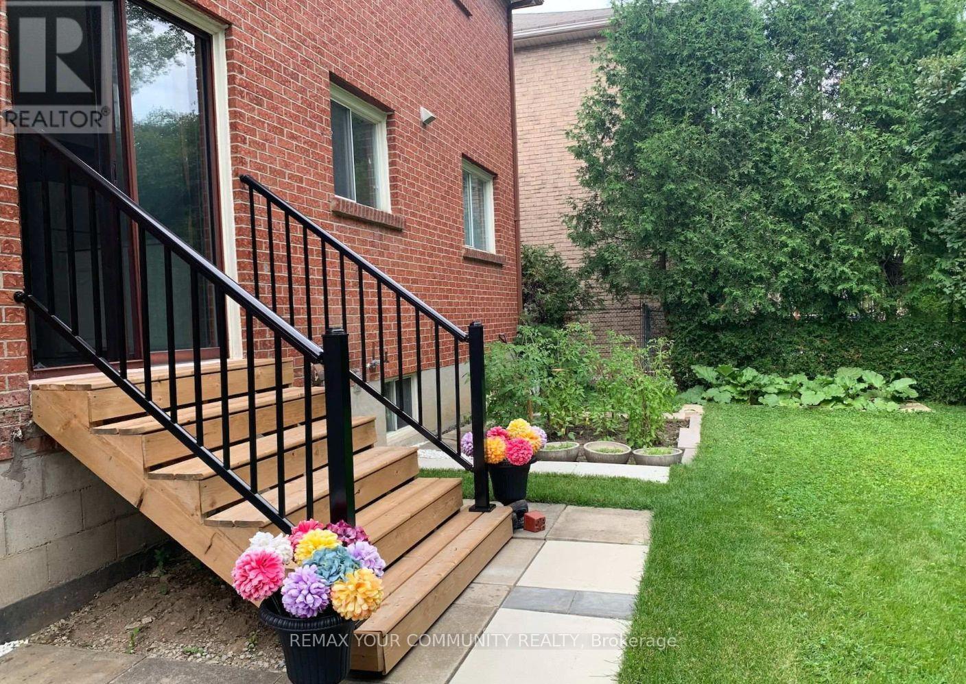 37 MACKAY DRIVE - 49