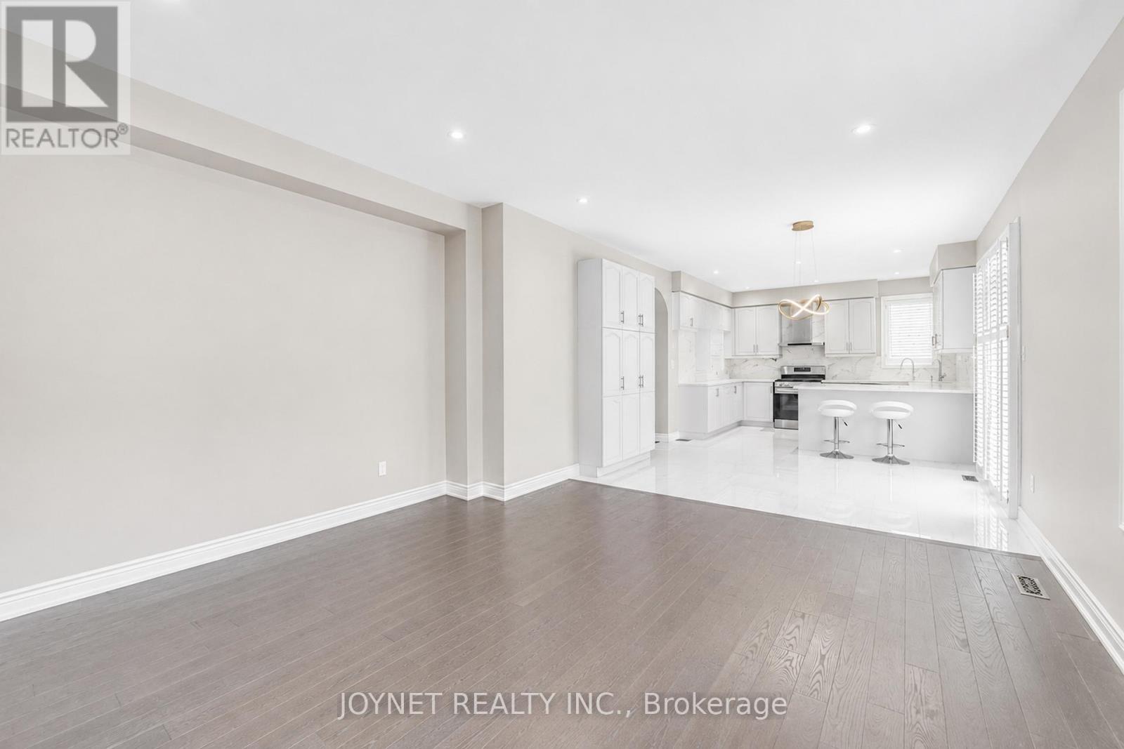36 NEWBRIDGE AVENUE N - 16