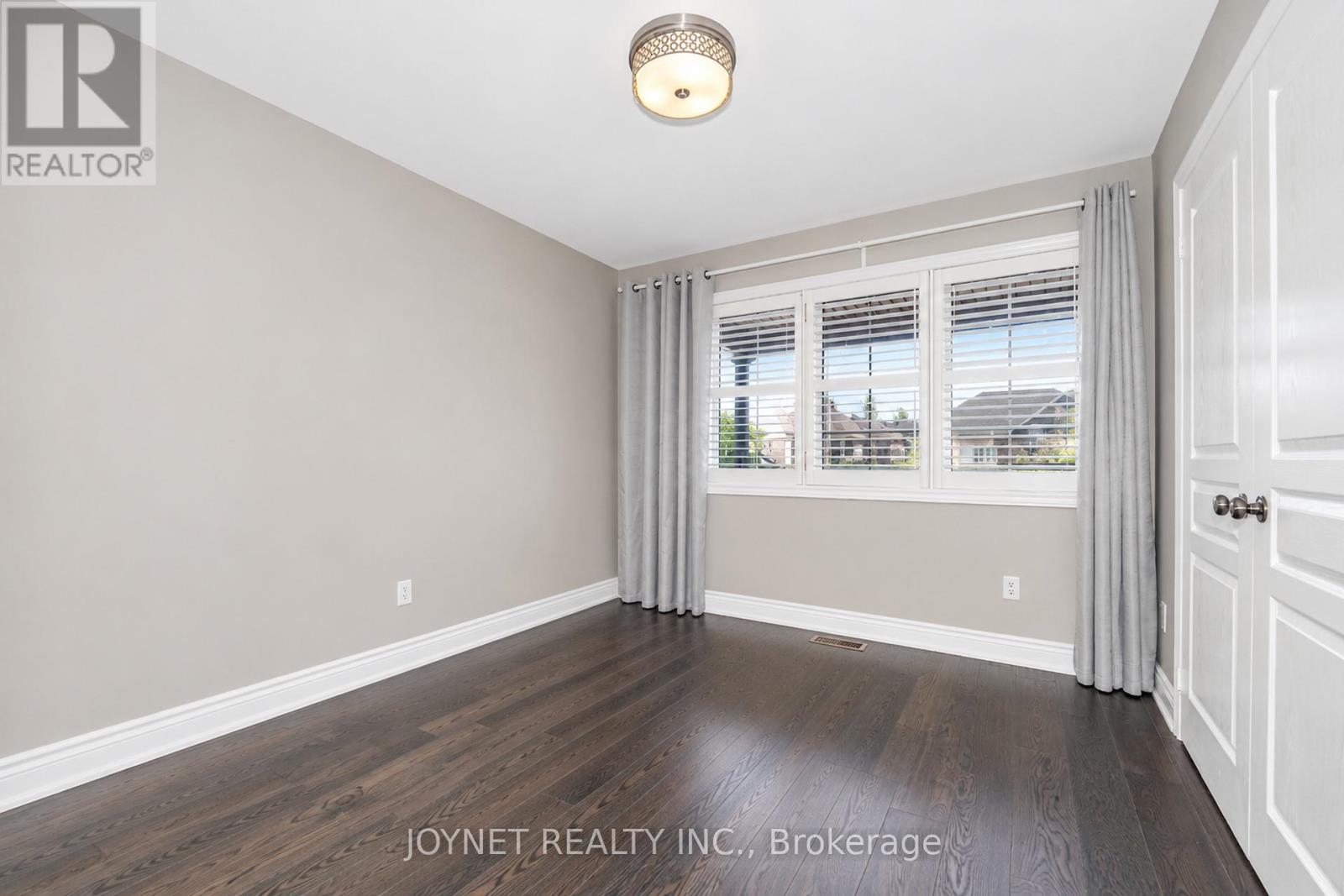 36 NEWBRIDGE AVENUE N - 23