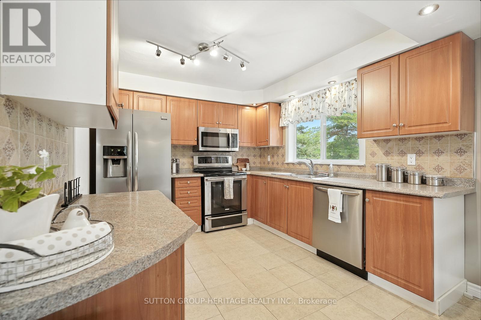 184 PIRATES GLEN DRIVE - 12
