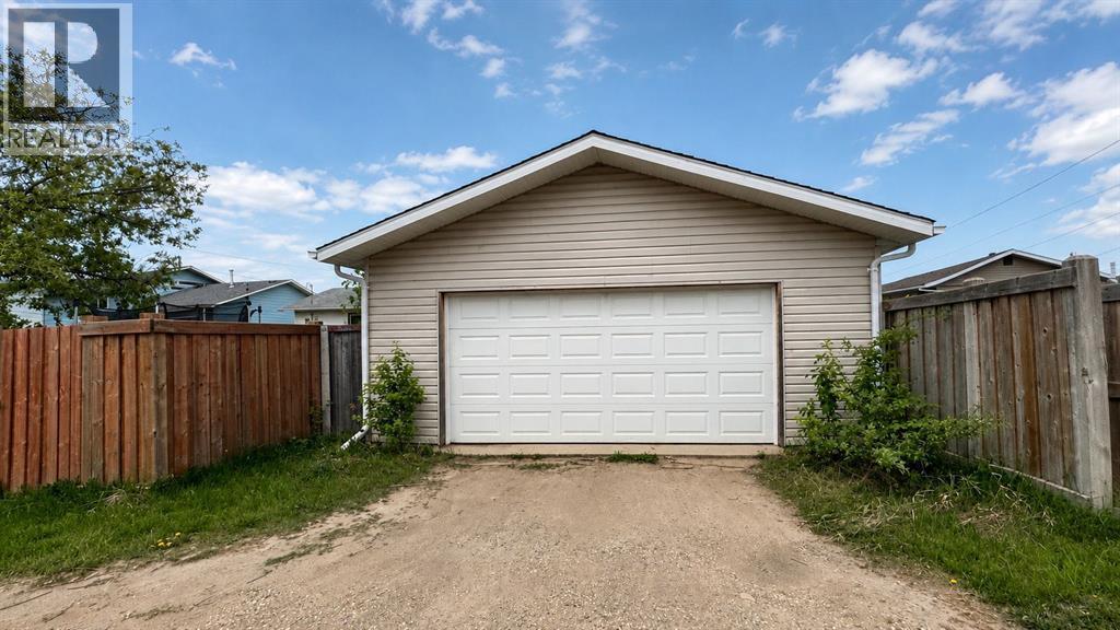 9928 93 Avenue - photo 2