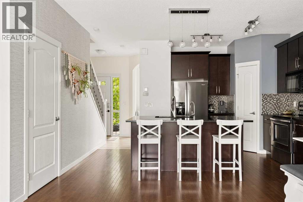 74 Autumn Crescent SE - photo 2