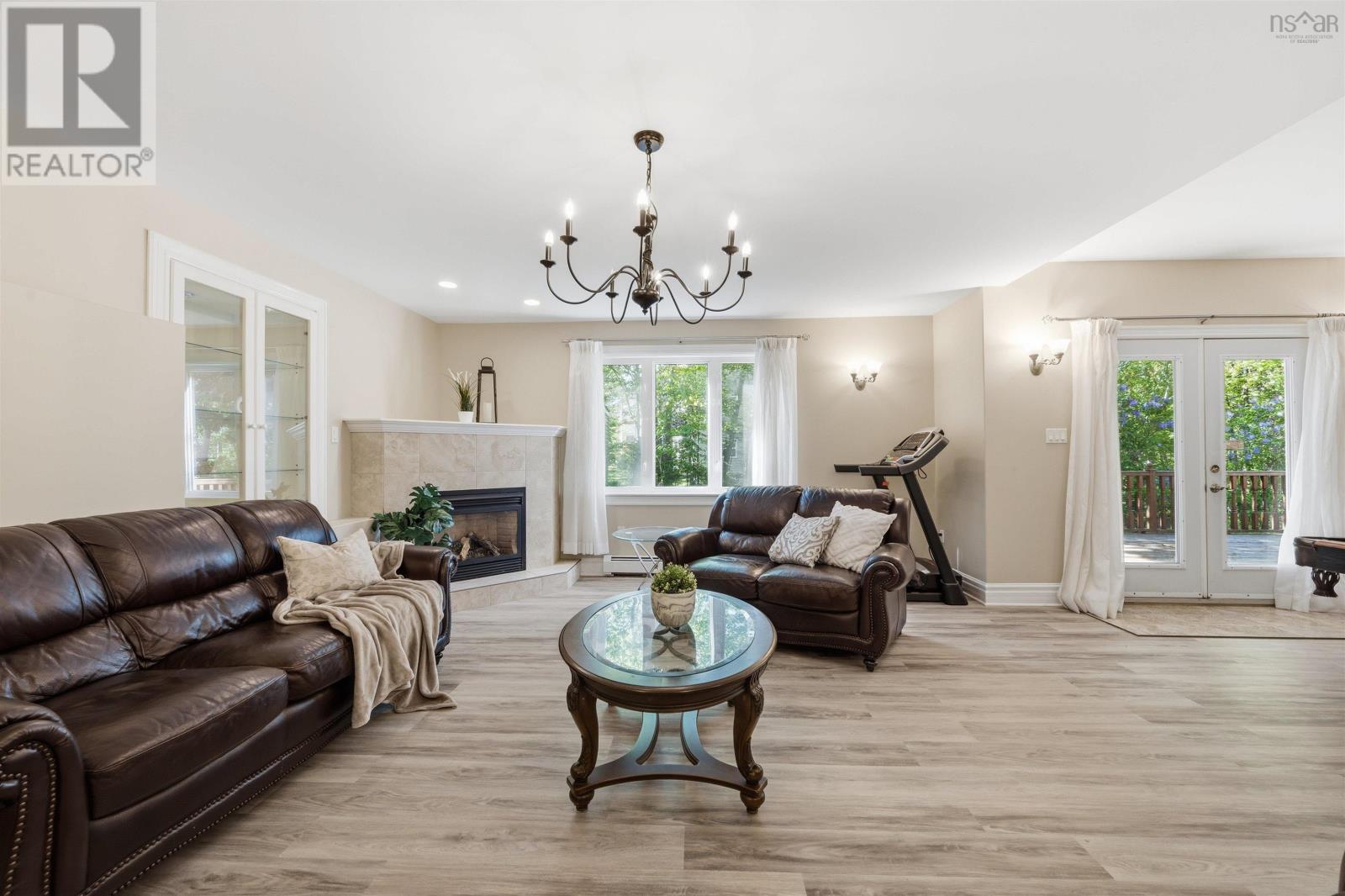 Property 8 of 43 of 65 Roxbury Crescent