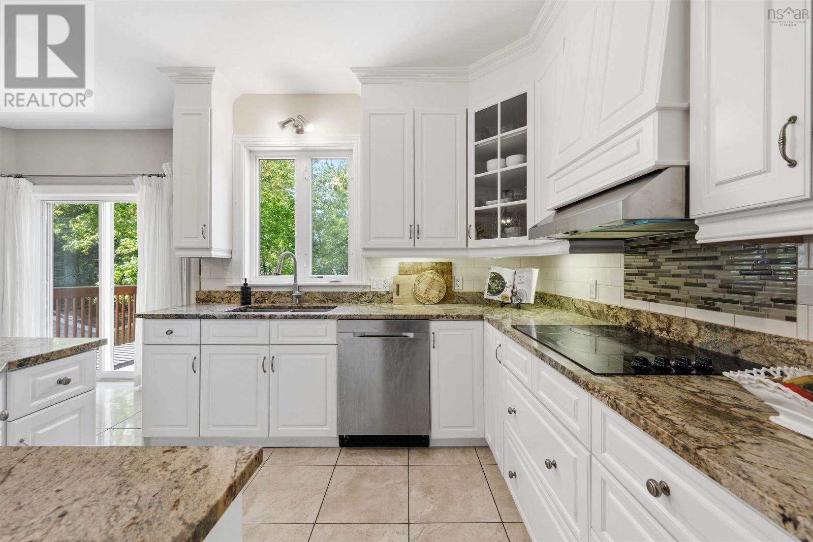 Property 27 of 43 of 65 Roxbury Crescent