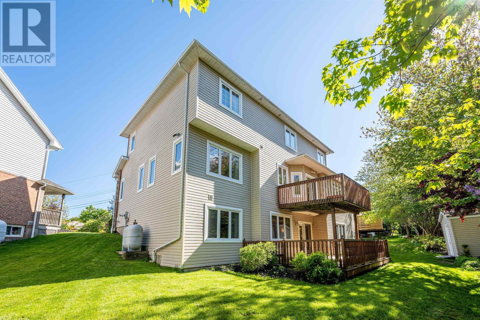 Property 22 of 43 of 65 Roxbury Crescent