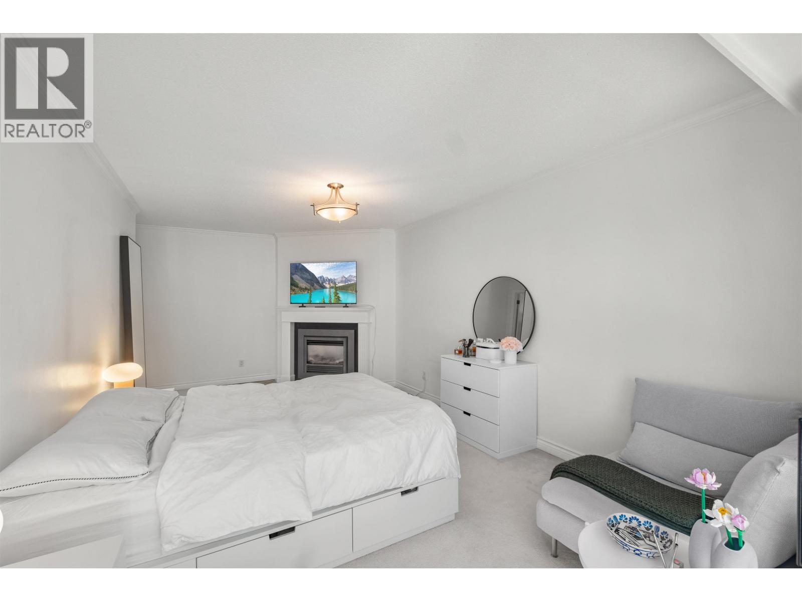 35 2236 FOLKESTONE WAY — photo 3