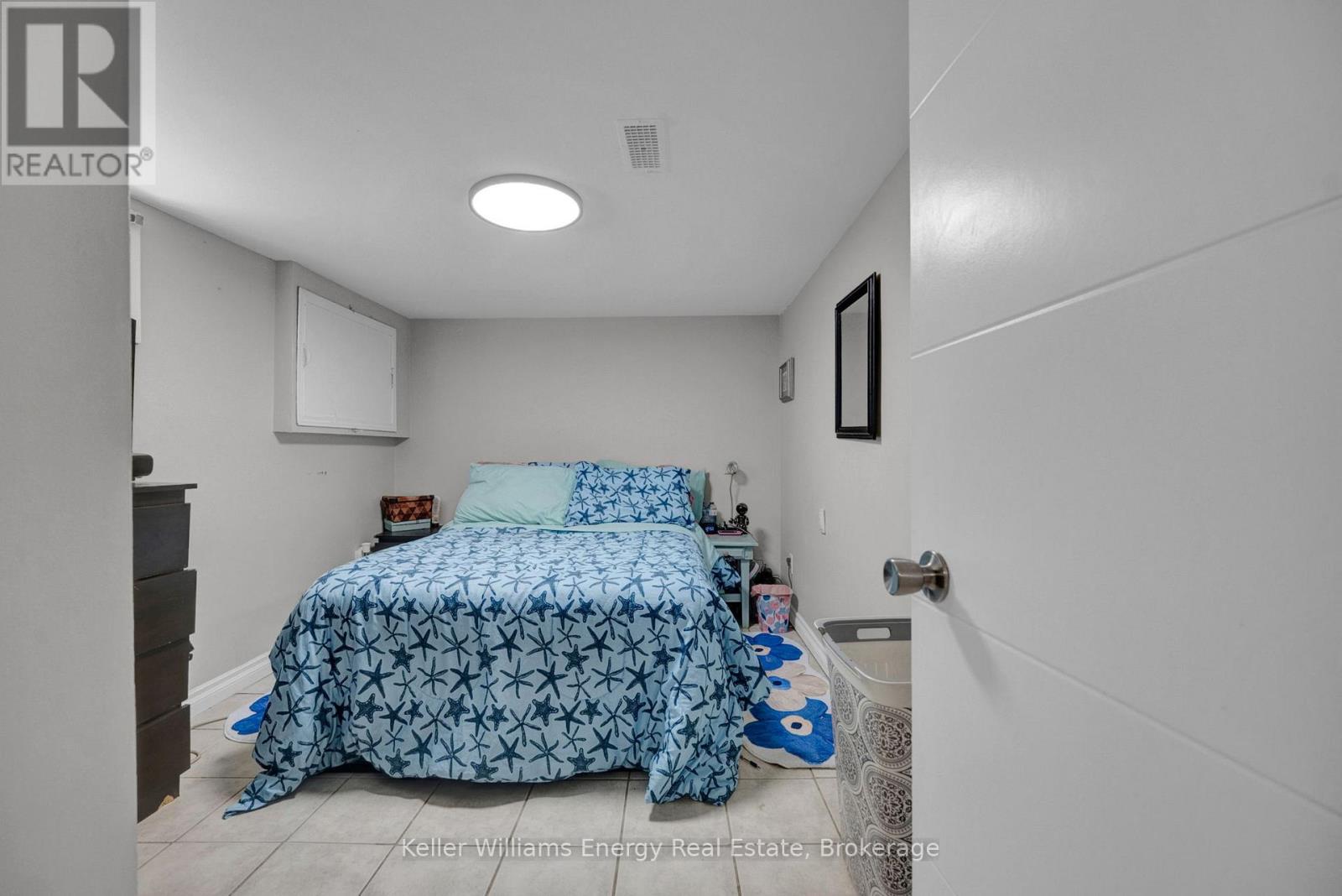 741 RITSON ROAD S - 25