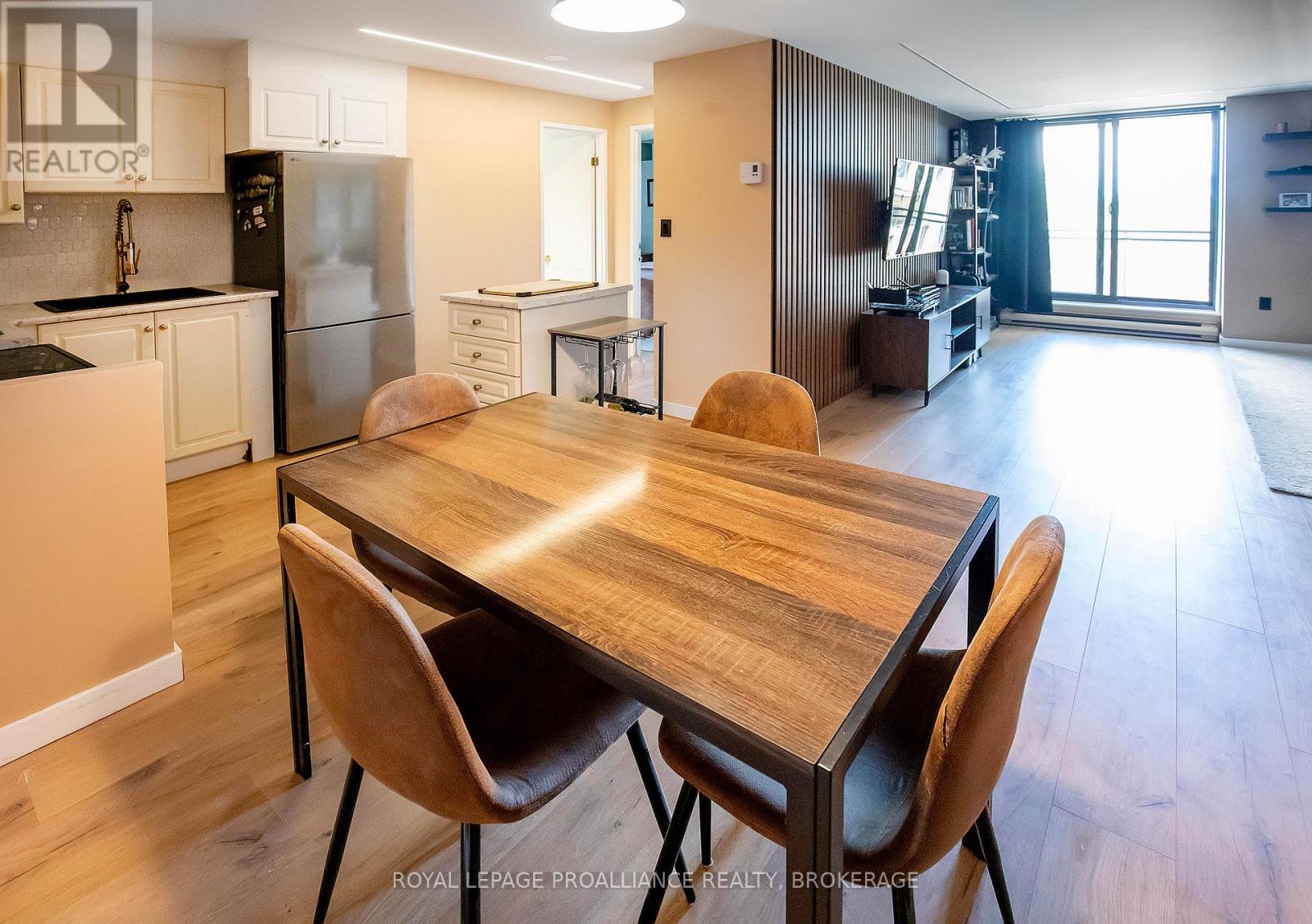 #411 120 BARRETT COURT - 7
