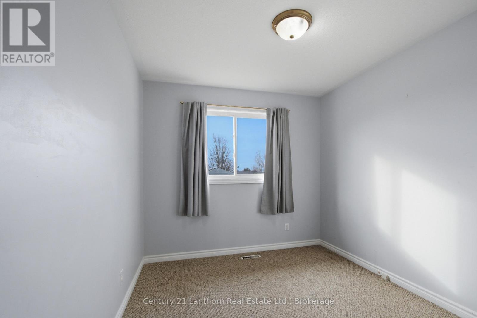 6 CHISHOLM SQUARE - 15