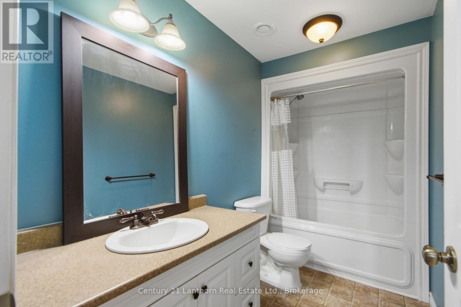 6 CHISHOLM SQUARE - 22
