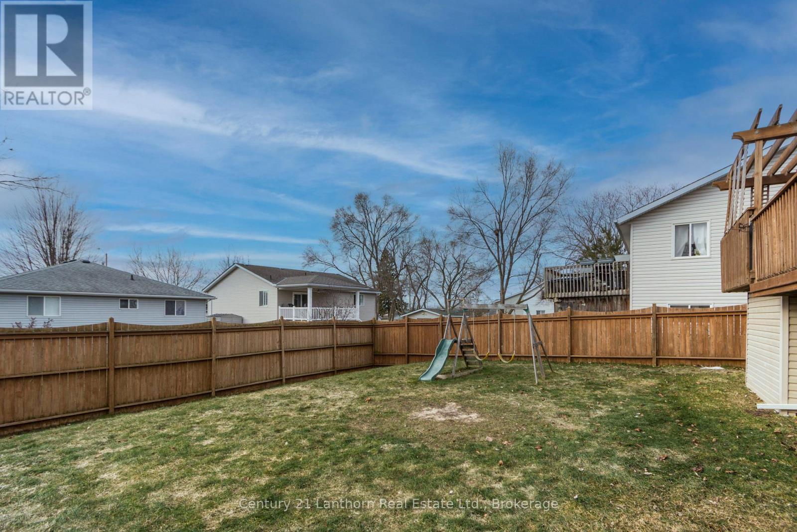 6 CHISHOLM SQUARE - 24