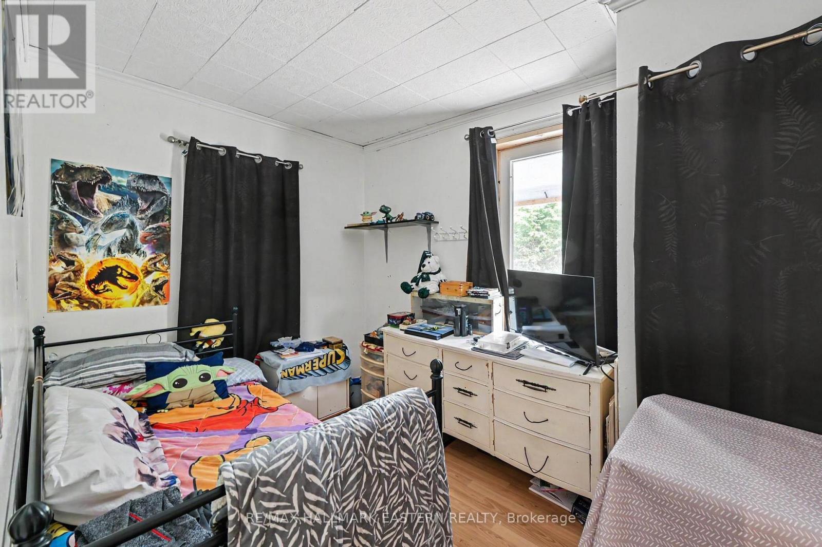 16 HOLLOWAY STREET - 12