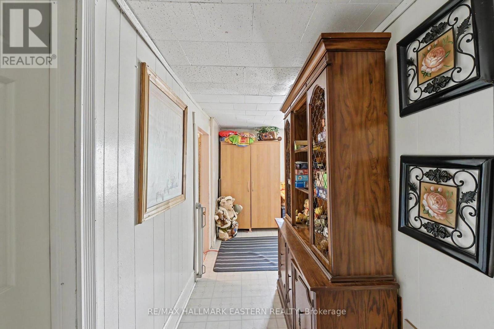 16 HOLLOWAY STREET - 17