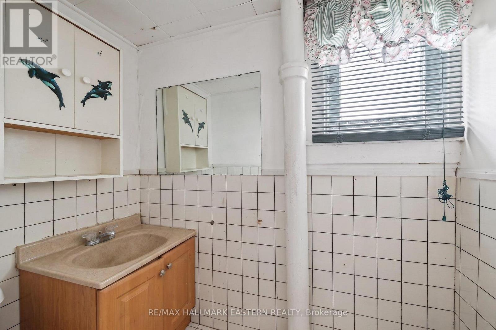 16 HOLLOWAY STREET - 25