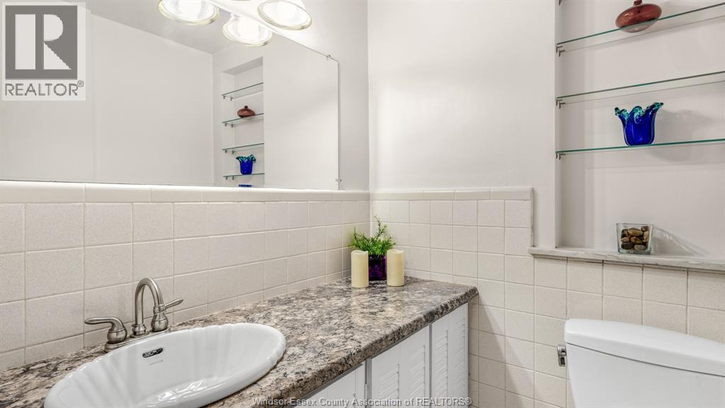 4054 ROSELAND DRIVE West - 22