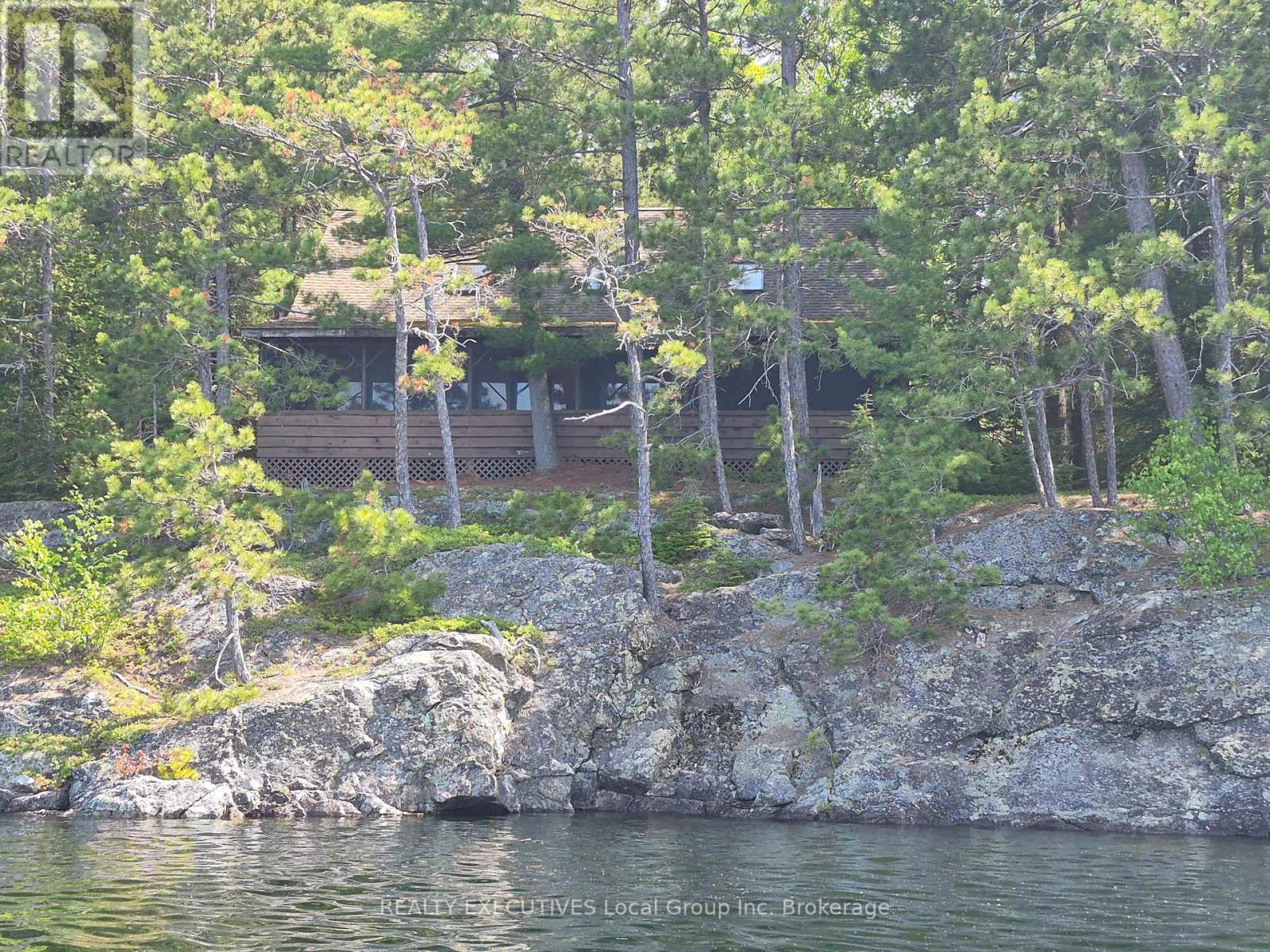 758 ISLAND - 1