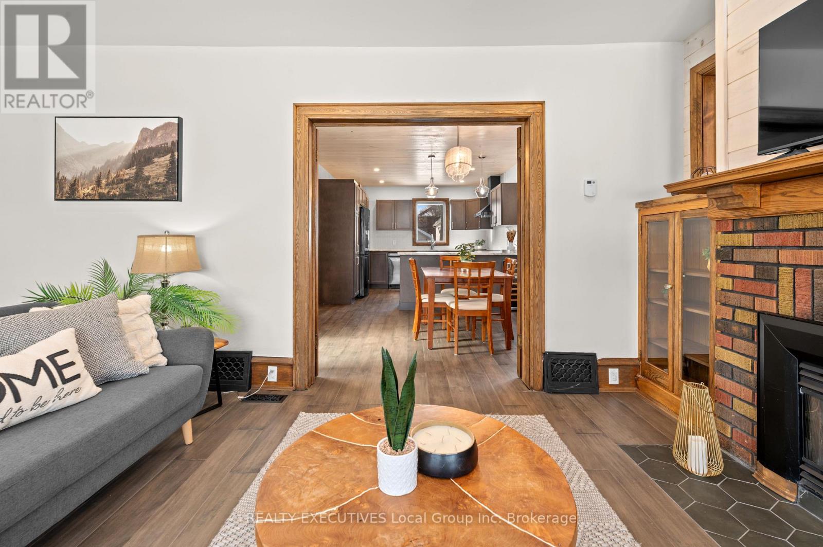 537 COPELAND STREET - 8