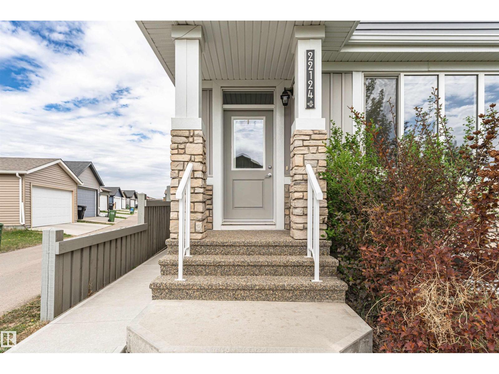 22124 85 AV NW - 1