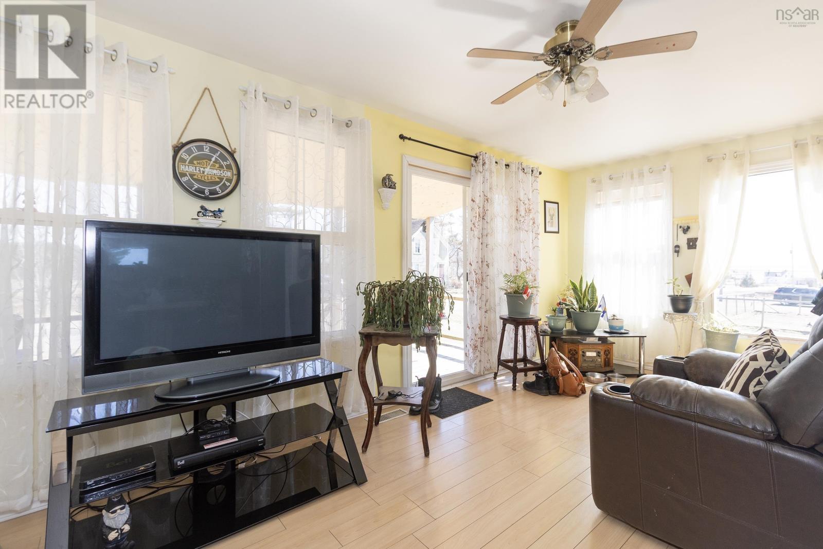 73 Mills Road - 17