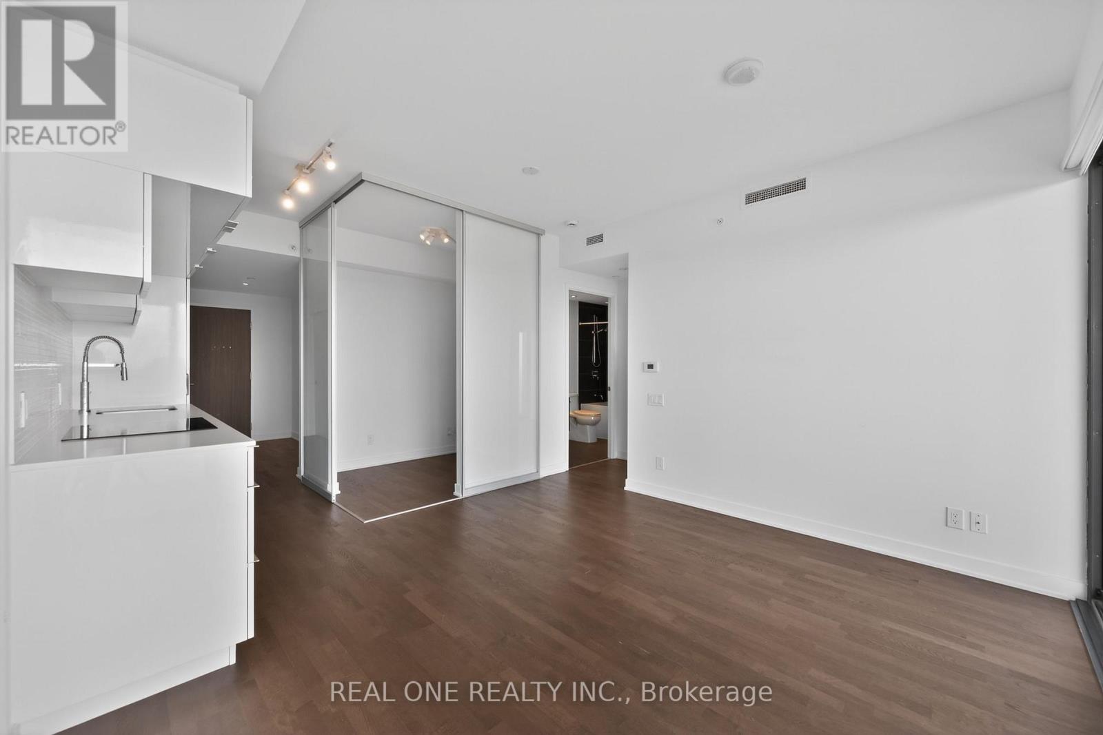 #1906 185 ROEHAMPTON AVENUE - 18