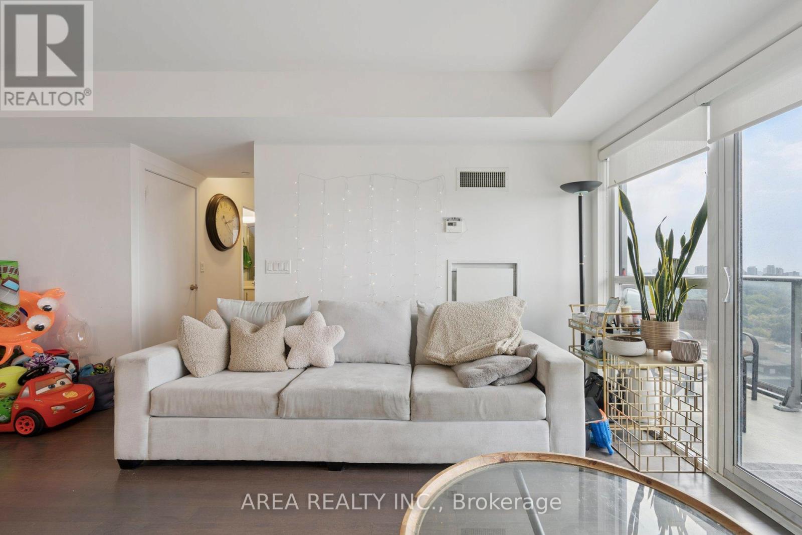 #1910 58 ORCHARD VIEW BOULEVARD - 10