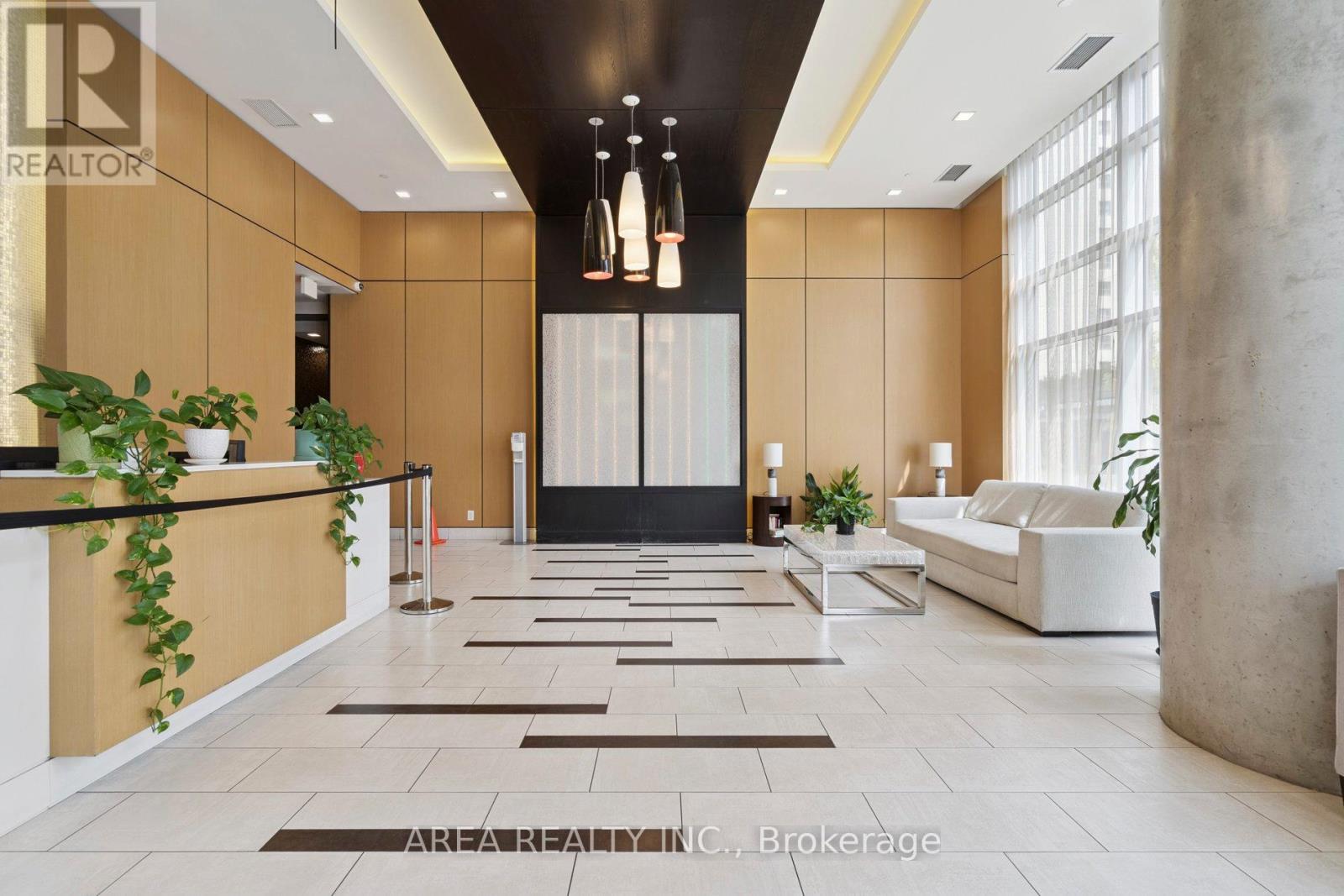 #1910 58 ORCHARD VIEW BOULEVARD - 3