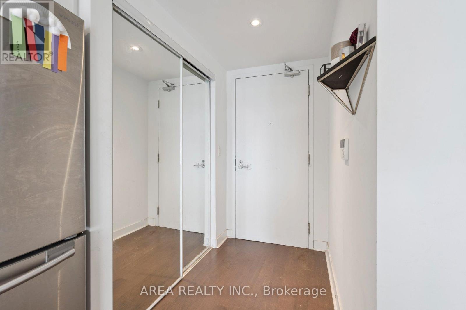 #1910 58 ORCHARD VIEW BOULEVARD - 5