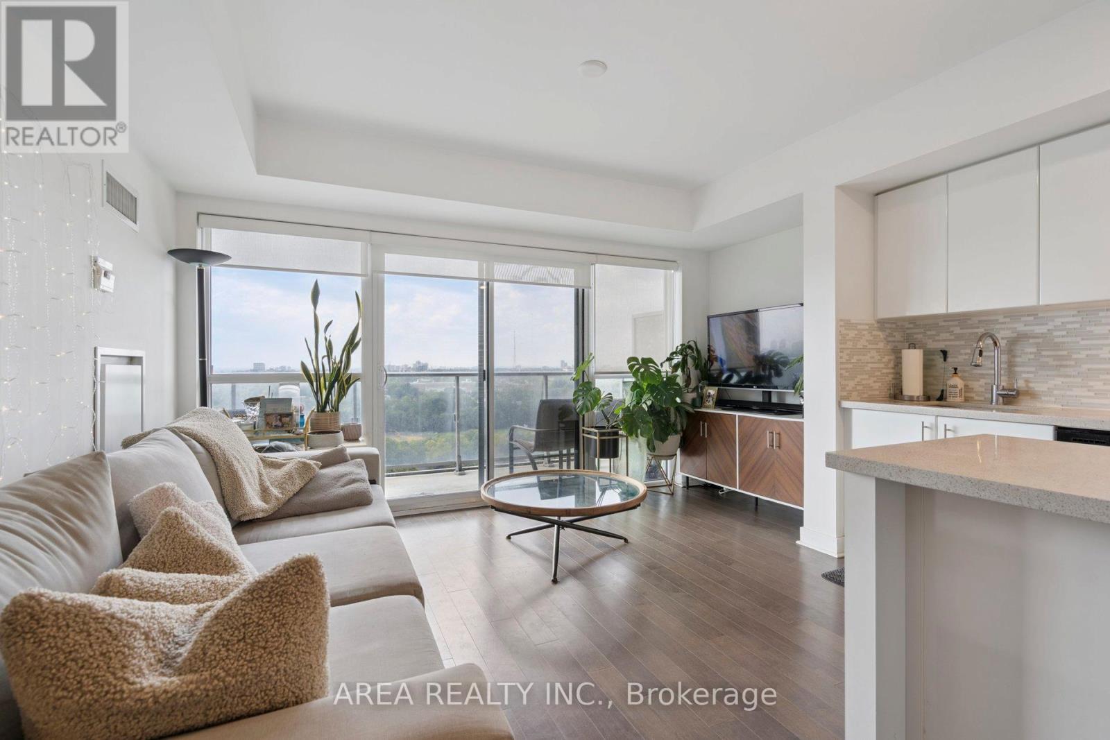 #1910 58 ORCHARD VIEW BOULEVARD - 8