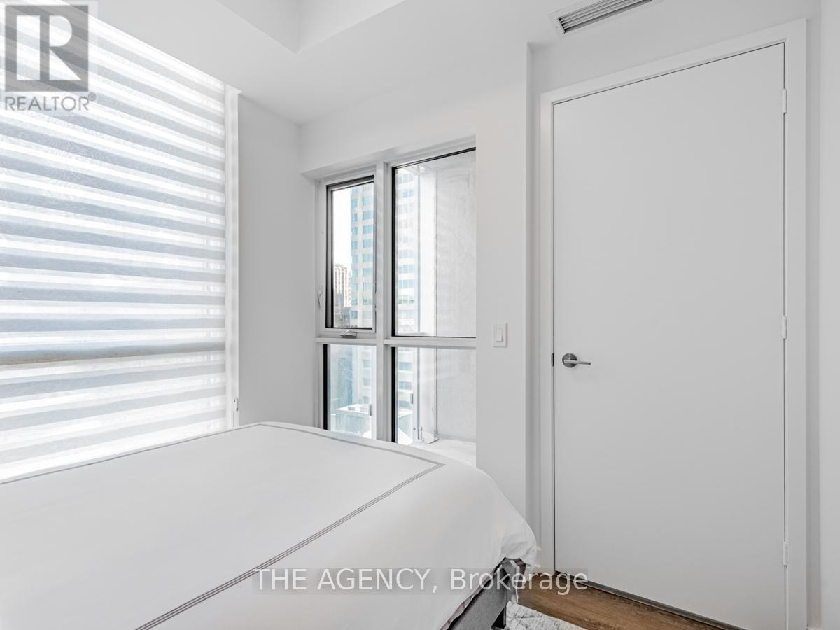 #711 1 YORKVILLE AVENUE - 15