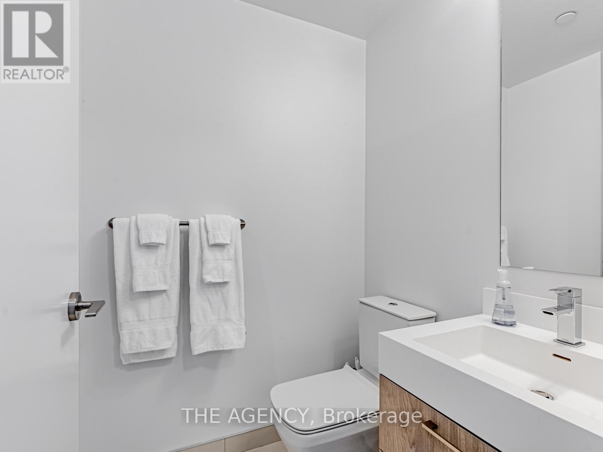 #711 1 YORKVILLE AVENUE - 16